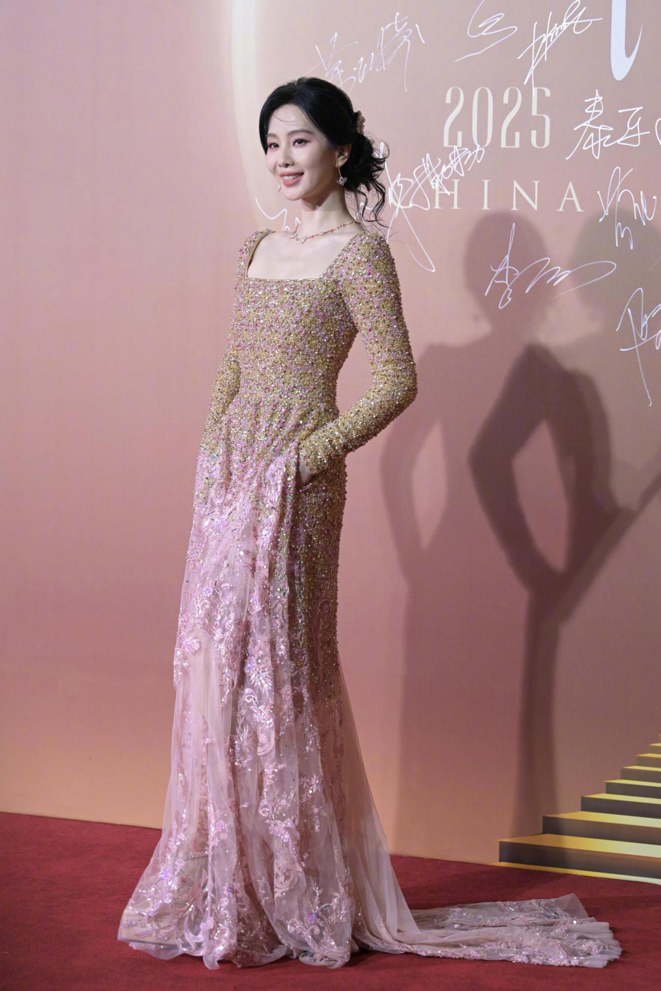 刘诗诗抹胸连身礼服全身现场生图照[6]